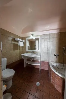 Stüdyo, Avlu Manzaralı (Dimitris)