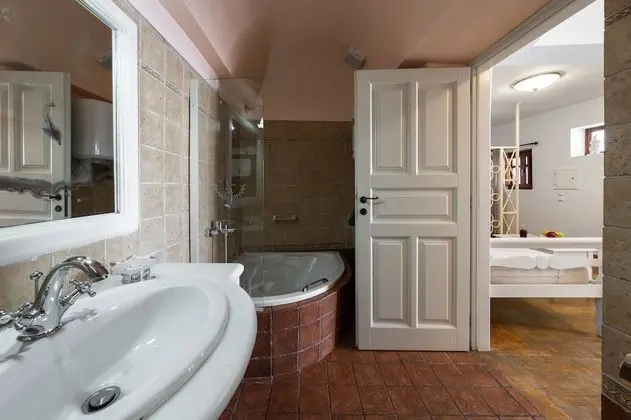 Stüdyo, Avlu Manzaralı (Dimitris)