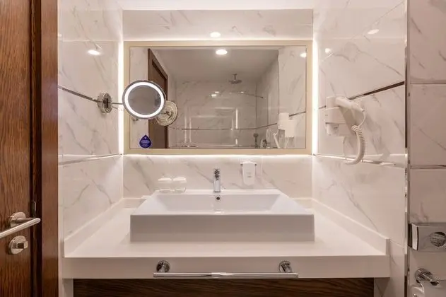 Deluxe King Porsuk River View Room