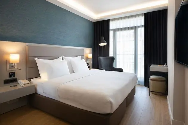 Superior King City View Room