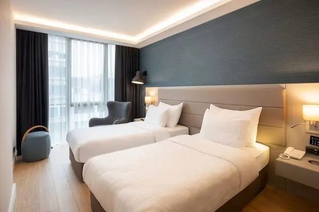 Superior Twin City View Room