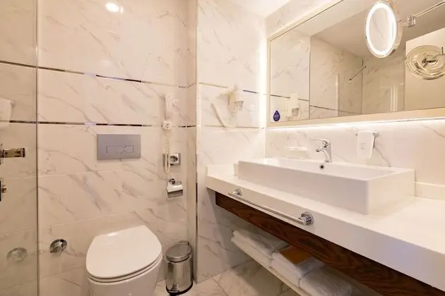 Superior Twin City View Room