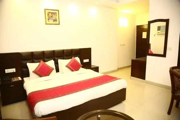 Deluxe Tek Büyük Yataklı Oda, 1 Yatak Odası, Sigara İçilebilir, Şehir Manzaralı
