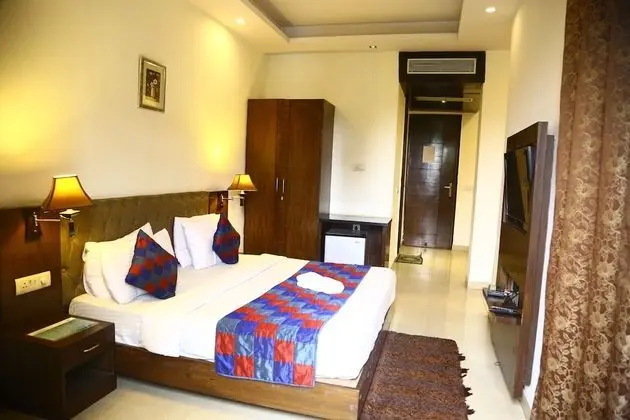 Deluxe Tek Büyük Yataklı Oda, 1 Yatak Odası, Sigara İçilebilir, Şehir Manzaralı