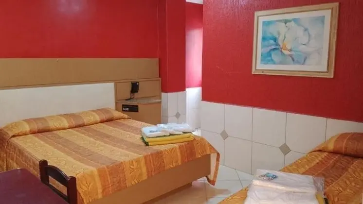 Quarto Triplo Cama de Casal uma de solteiro