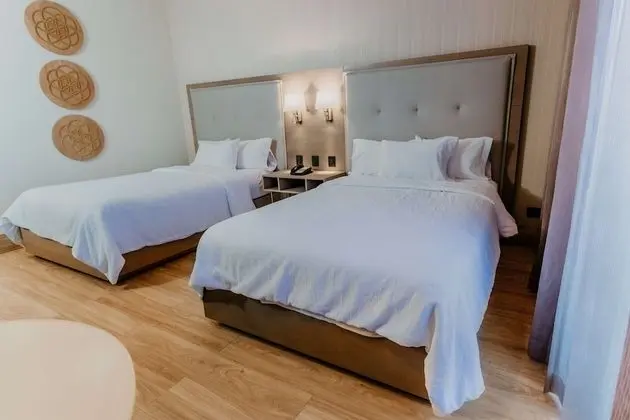 Oda, 2 Çift Kişilik Yatak, Balkon