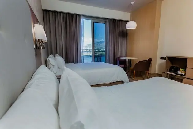 Oda, 2 Çift Kişilik Yatak, Balkon