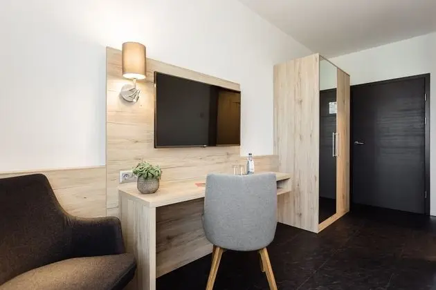 Premium Tek Büyük Yataklı Oda