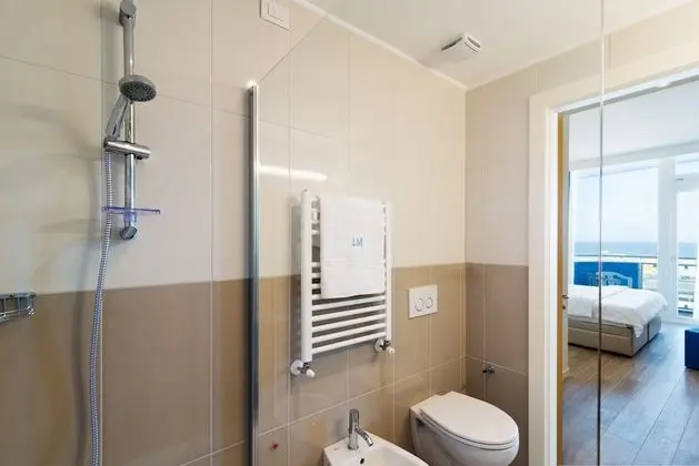 Tek Büyük veya İki Ayrı Yataklı Oda, Balkon, Deniz Manzaralı