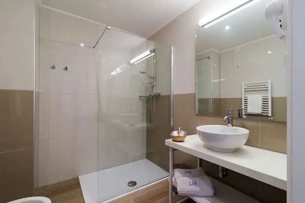Tek Büyük veya İki Ayrı Yataklı Oda, Balkon, Deniz Manzaralı