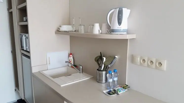 Deluxe Tek Büyük veya İki Ayrı Yataklı Oda, Küçük Mutfak