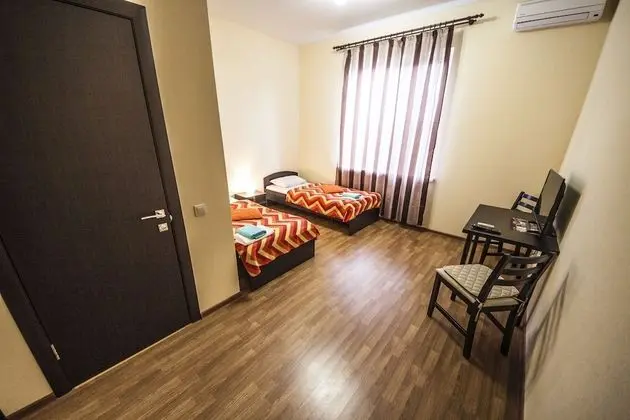 Basic Tek Büyük veya İki Ayrı Yataklı Oda