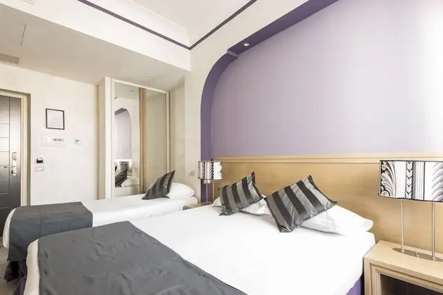 City Üç Kişilik Oda