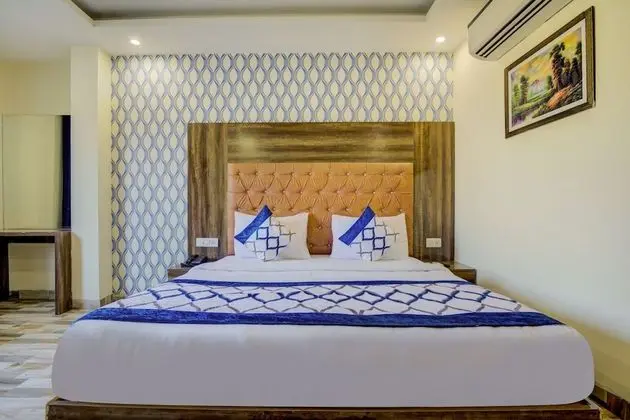 Deluxe Room with Airport Drop