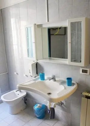 Tek Büyük veya İki Ayrı Yataklı Oda, Ortak Banyo