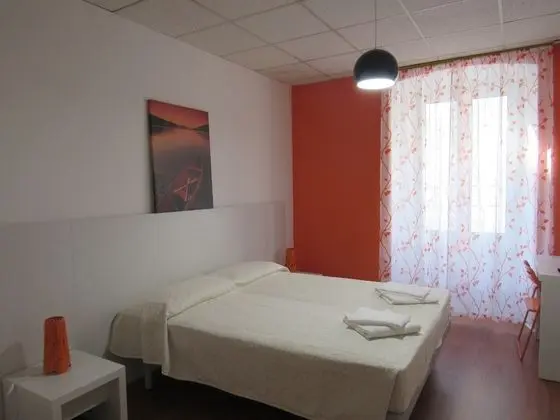 Tek Büyük veya İki Ayrı Yataklı Oda, Ortak Banyo