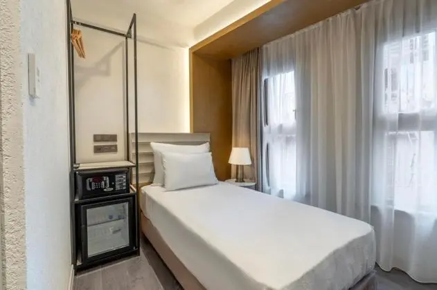 Single Oda, Sokak Manzaralı