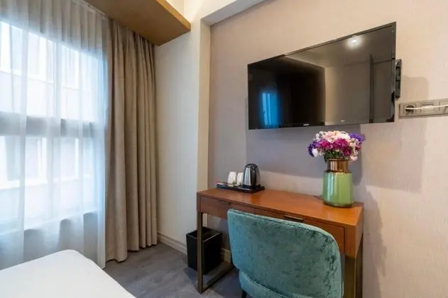 Single Oda, Sokak Manzaralı
