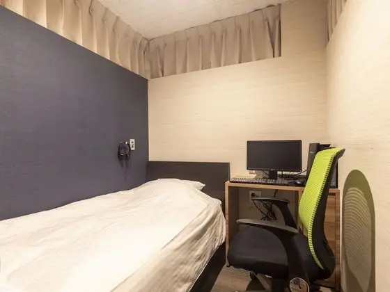 Cabin Capsule Room - Female Only