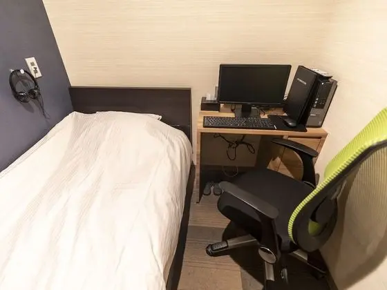 Cabin Capsule Room - Male Only