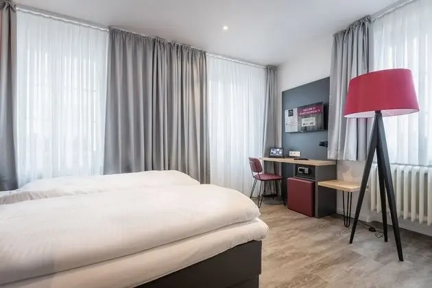 Grand Tek Büyük Yataklı Oda