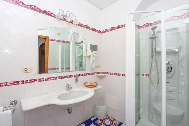 Superior Tek Büyük Yataklı Oda, Balkon, Deniz Manzaralı