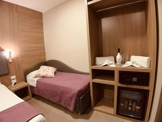 Üç Kişilik Oda