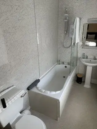 İki Ayrı Yataklı Oda, Banyolu/Duşlu