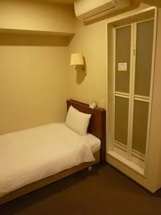 Tek Kişilik Oda, Sigara İçilebilir