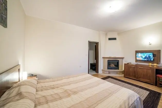 Tek Büyük Yataklı Oda ( Fireplace)