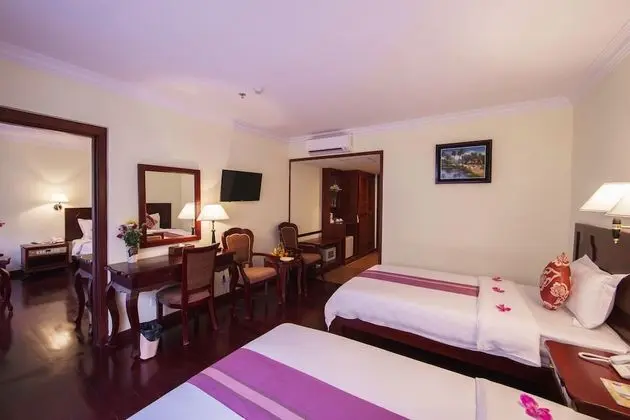 Family Connecting Room - Free Airport Pick Up