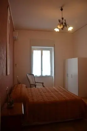 Tek Büyük Yataklı Oda, Ortak Banyo