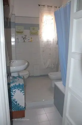 Tek Büyük Yataklı Oda, Ortak Banyo