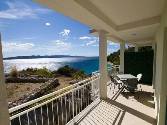 Apart Daire (Smilja - 150 m from pebble beach - A1)