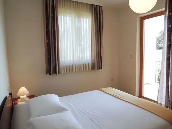 Apart Daire (Smilja - 150 m from pebble beach - A1)