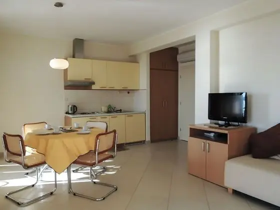 Apart Daire (Smilja - 150 m from pebble beach - A1)
