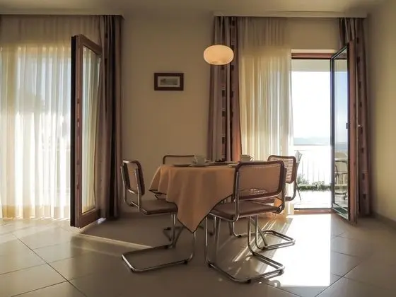 Apart Daire (Smilja - 150 m from pebble beach - A1)
