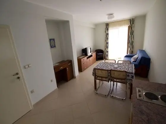 Apart Daire (Smilja - 150 m from pebble beach - A2)