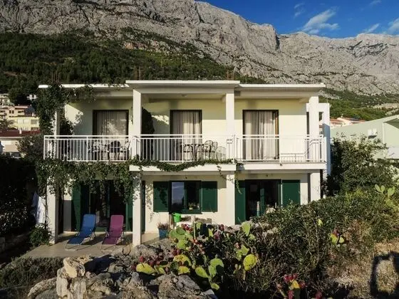 Apart Daire (Smilja - 150 m from pebble beach - A2)