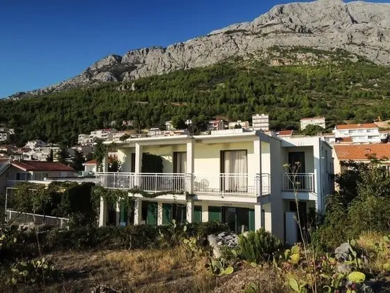 Apart Daire (Smilja - 150 m from pebble beach - A2)