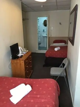 İki Ayrı Yataklı Oda (Ensuite)