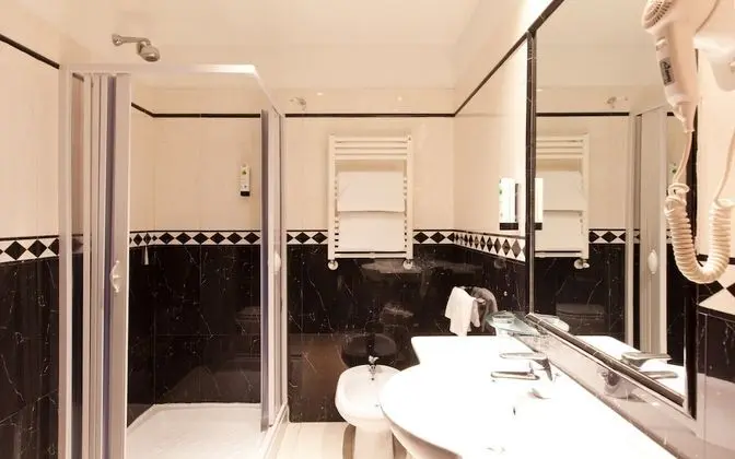 Classic Tek Büyük Yataklı Oda