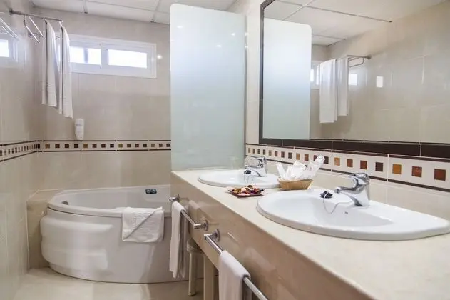 Standard Tek Büyük Yataklı Oda (1 adult + 2 children)