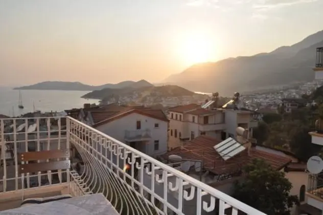 Çatı Katı Standart Oda, Kısmi Deniz Manzaralı, Balkonlu