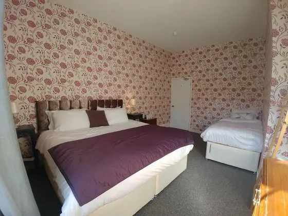Standard Üç Kişilik Oda, Tepe Manzaralı