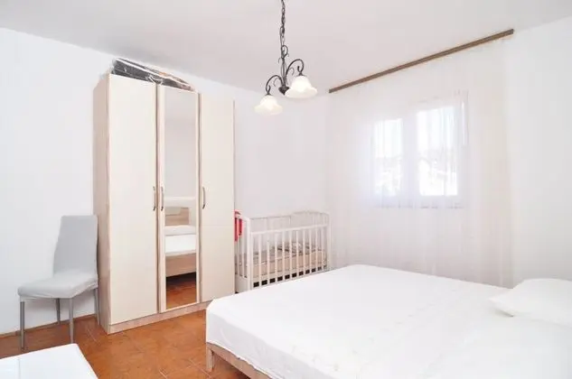 Apart Daire (Snježa - 20 m from the sea - A2(6+2))