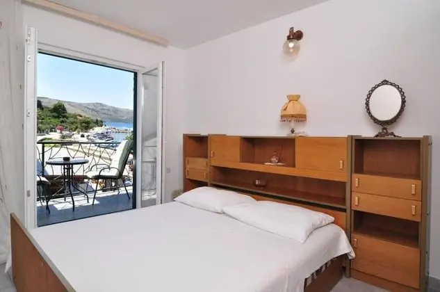 Apart Daire (Snježa - 20 m from the sea - A2(6+2))