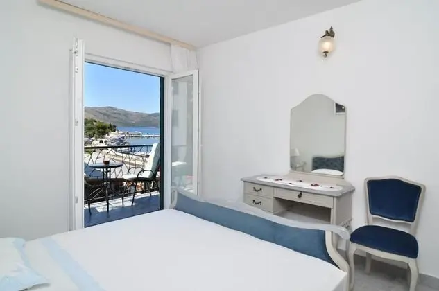 Apart Daire (Snježa - 20 m from the sea - A2(6+2))