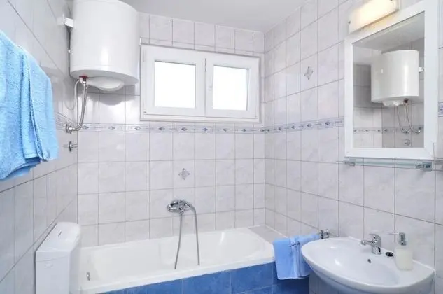 Apart Daire (Snježa - 20 m from the sea - A2(6+2))