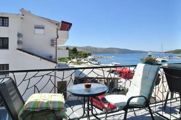 Apart Daire (Snježa - 20 m from the sea - A2(6+2))